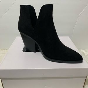 Heel Ankle Bootie Black  Size 8.5